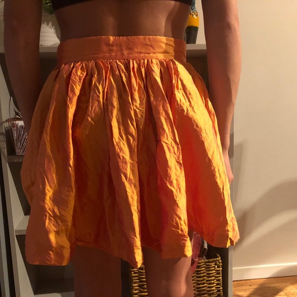 Super cute gathered orange shiny skirt - Picture 3 of 4